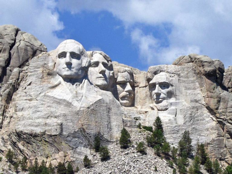 Americans Petition to Add Kenny Chesney to Mount Rushmore